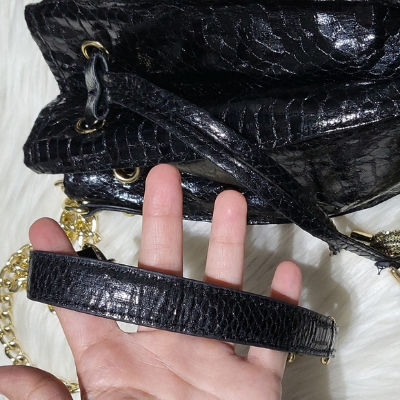 Cache reptile black bucket crossbody - Picture 8 of 14